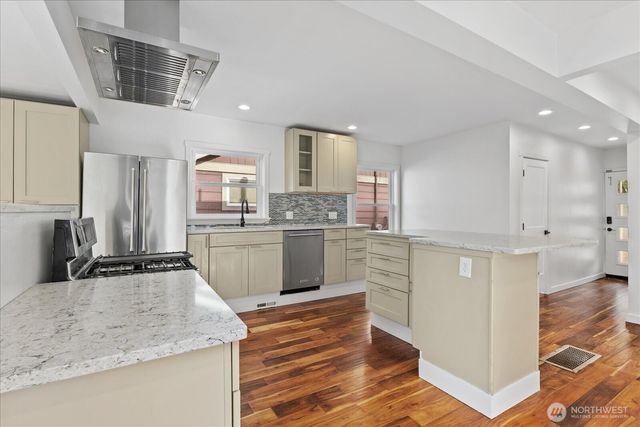 742 S Director Street, Seattle, WA 98108