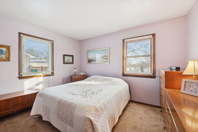 5832 Rhode Island Avenue N, Crystal, MN 55428