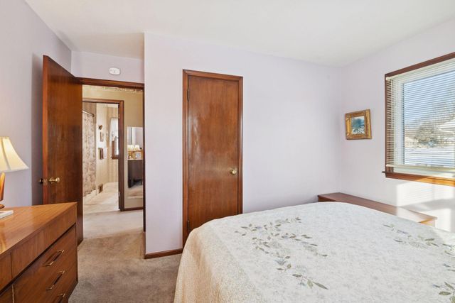 5832 Rhode Island Avenue N, Crystal, MN 55428