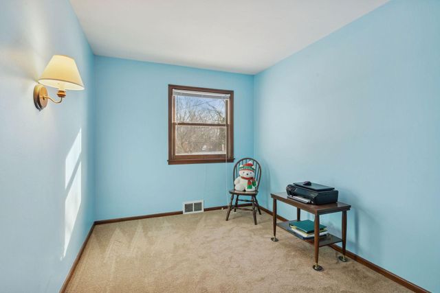 5832 Rhode Island Avenue N, Crystal, MN 55428