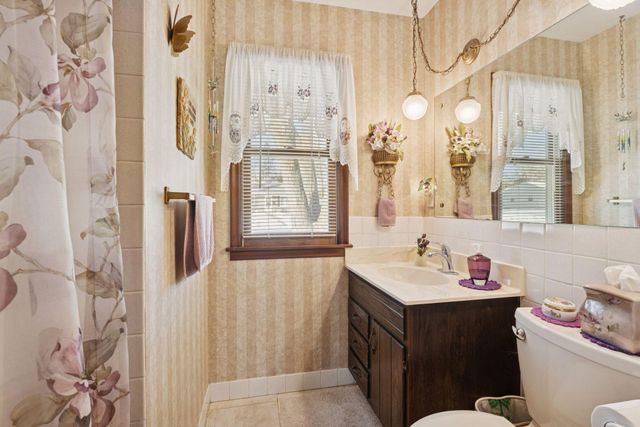 5832 Rhode Island Avenue N, Crystal, MN 55428