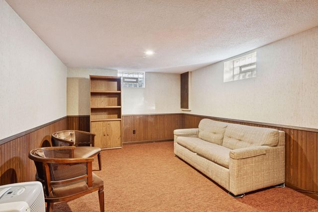 5832 Rhode Island Avenue N, Crystal, MN 55428