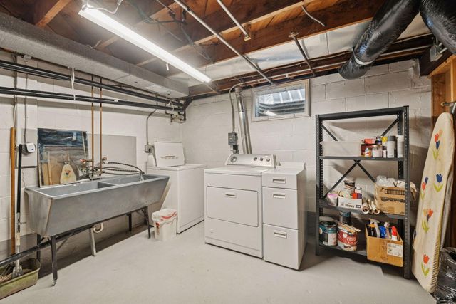 5832 Rhode Island Avenue N, Crystal, MN 55428