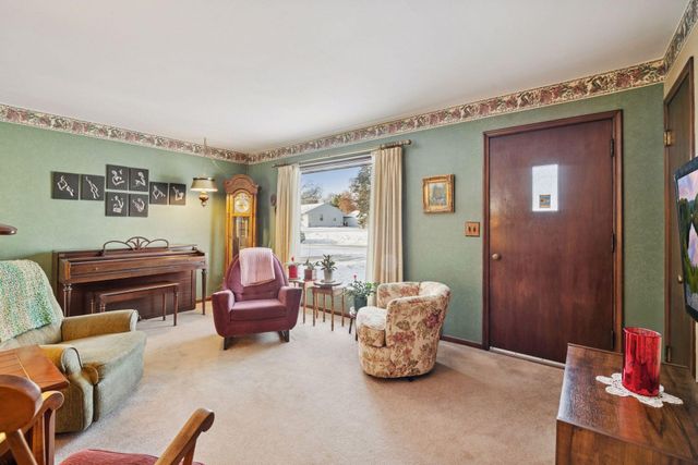 5832 Rhode Island Avenue N, Crystal, MN 55428