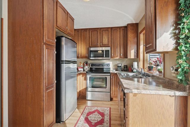 5832 Rhode Island Avenue N, Crystal, MN 55428