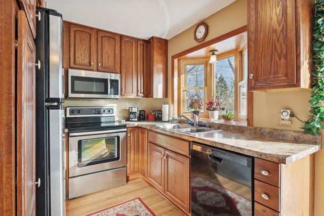 5832 Rhode Island Avenue N, Crystal, MN 55428