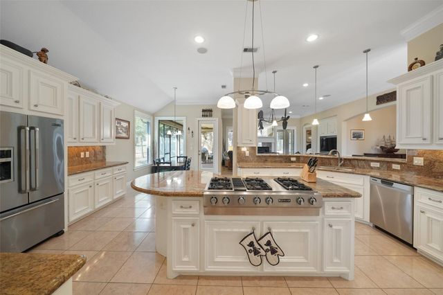 228 Blue Hill Drive, Montgomery, TX 77356