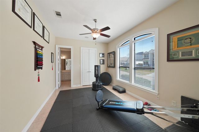 228 Blue Hill Drive, Montgomery, TX 77356