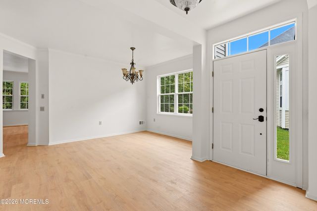 33 Valley Stream Place, Barnegat, NJ 08005