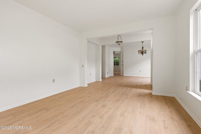 33 Valley Stream Place, Barnegat, NJ 08005