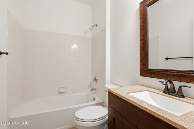 33 Valley Stream Place, Barnegat, NJ 08005