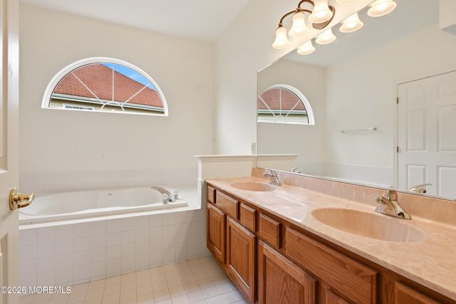33 Valley Stream Place, Barnegat, NJ 08005