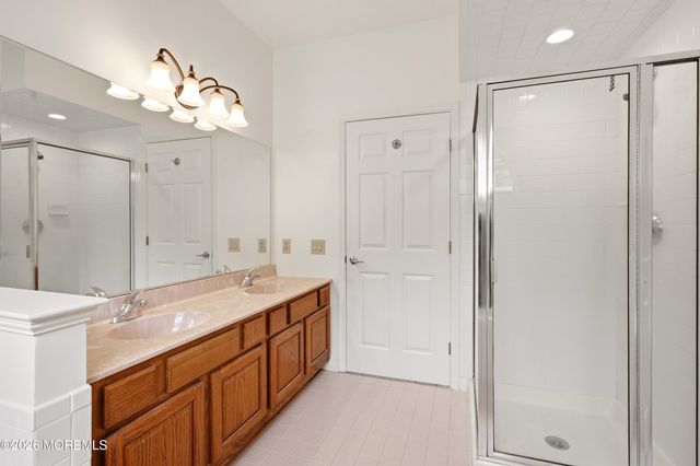 33 Valley Stream Place, Barnegat, NJ 08005