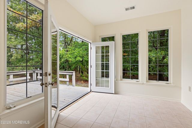 33 Valley Stream Place, Barnegat, NJ 08005