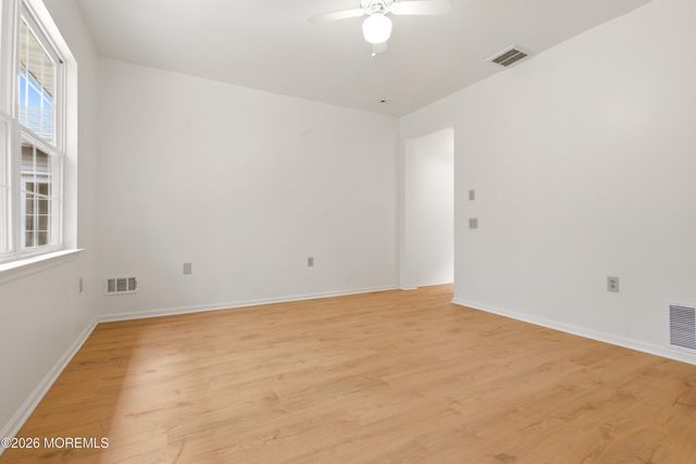 33 Valley Stream Place, Barnegat, NJ 08005