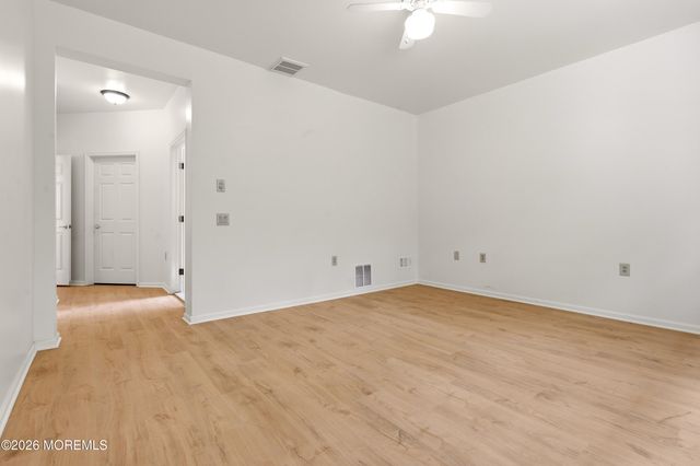33 Valley Stream Place, Barnegat, NJ 08005