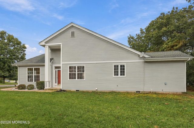33 Valley Stream Place, Barnegat, NJ 08005