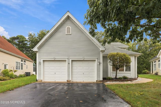 33 Valley Stream Place, Barnegat, NJ 08005