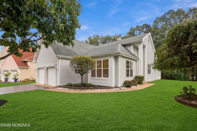 33 Valley Stream Place, Barnegat, NJ 08005