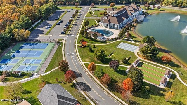 33 Valley Stream Place, Barnegat, NJ 08005
