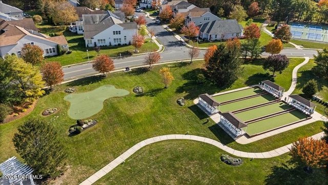 33 Valley Stream Place, Barnegat, NJ 08005