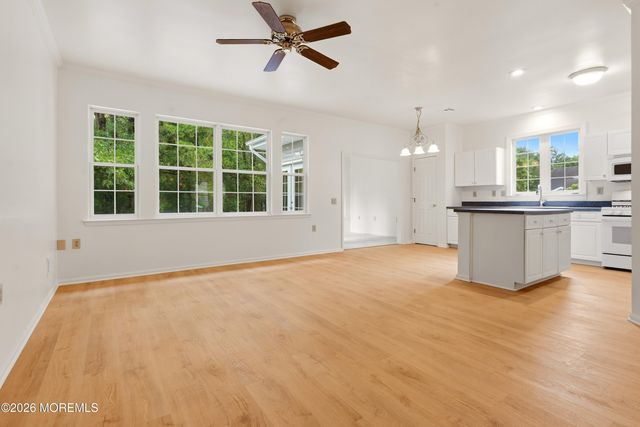 33 Valley Stream Place, Barnegat, NJ 08005