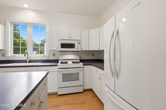 33 Valley Stream Place, Barnegat, NJ 08005