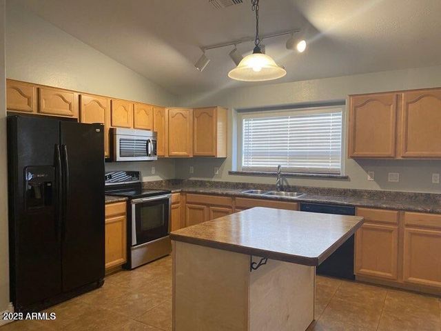 533 E ANGELINE Avenue, San Tan Valley, AZ 85140