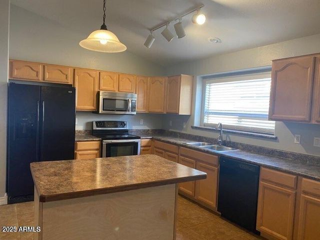 533 E ANGELINE Avenue, San Tan Valley, AZ 85140