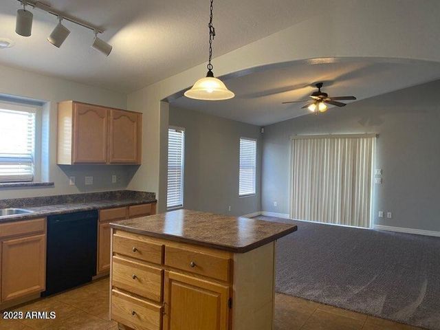 533 E ANGELINE Avenue, San Tan Valley, AZ 85140