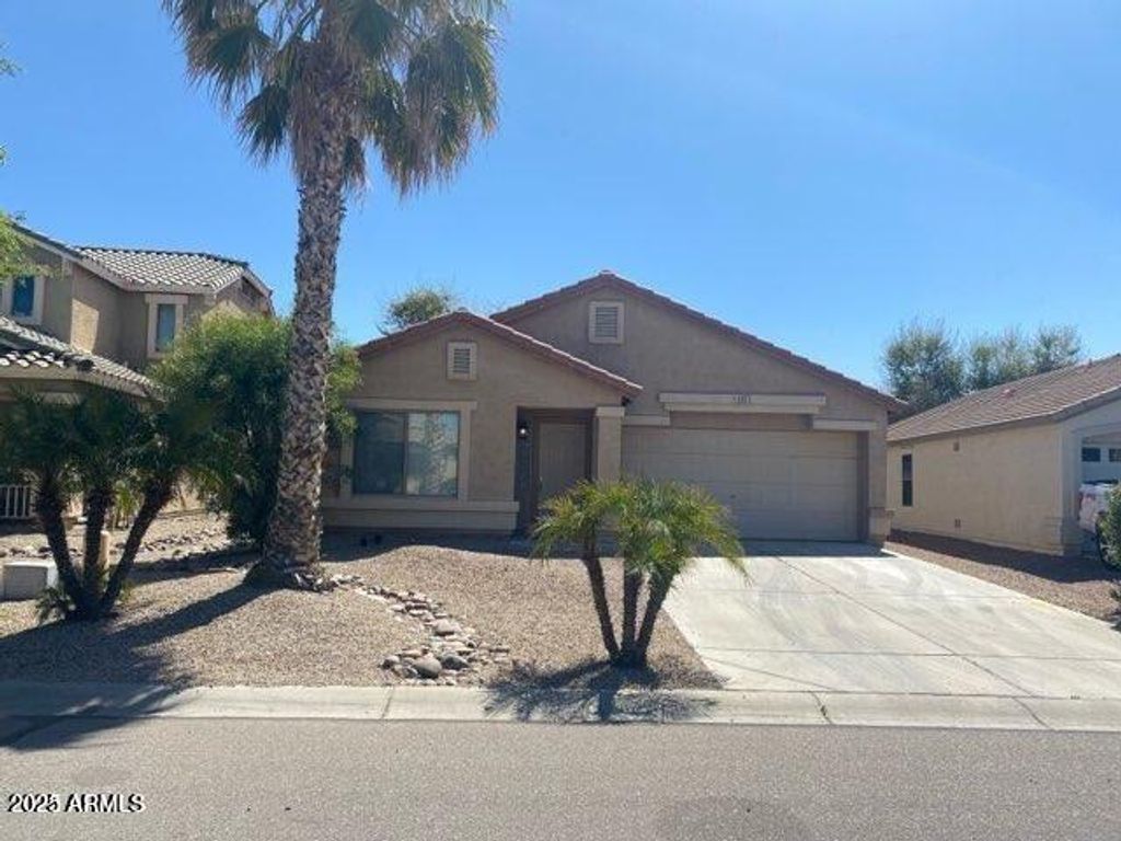 533 E ANGELINE Avenue, San Tan Valley, AZ 85140