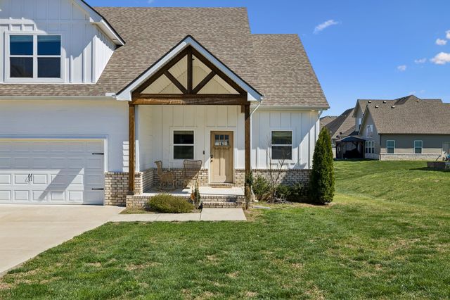 202 Finch Dr, La Vergne, TN 37086