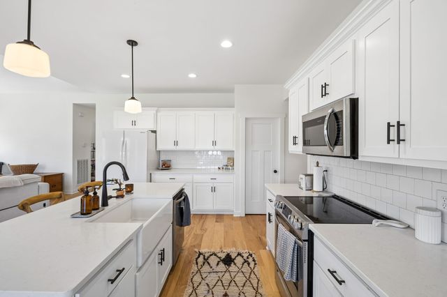 202 Finch Dr, La Vergne, TN 37086