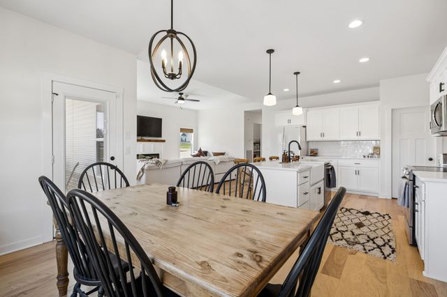 202 Finch Dr, La Vergne, TN 37086