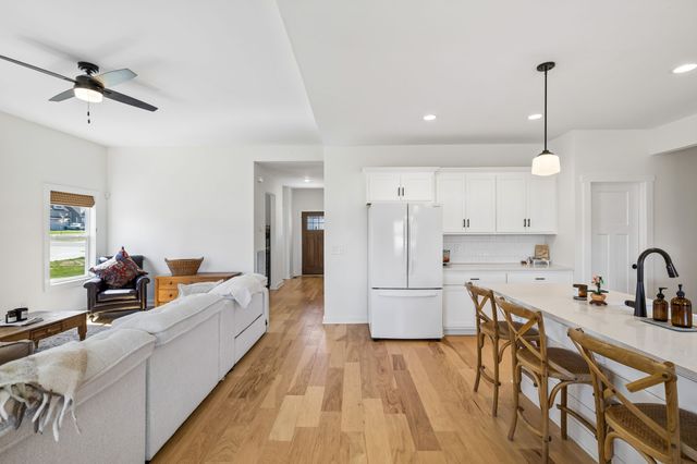 202 Finch Dr, La Vergne, TN 37086