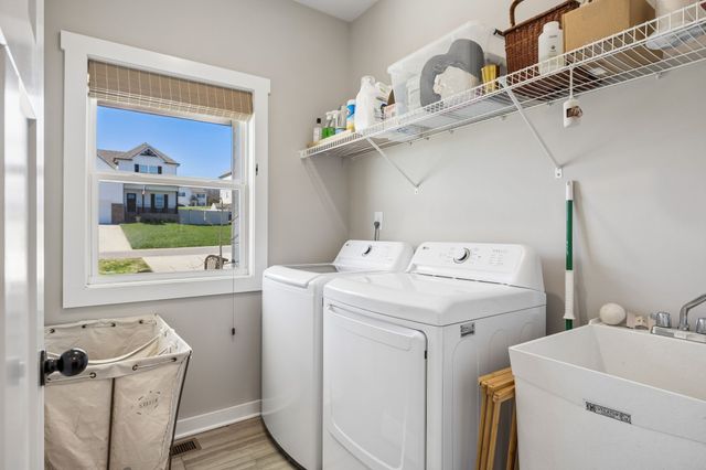 202 Finch Dr, La Vergne, TN 37086