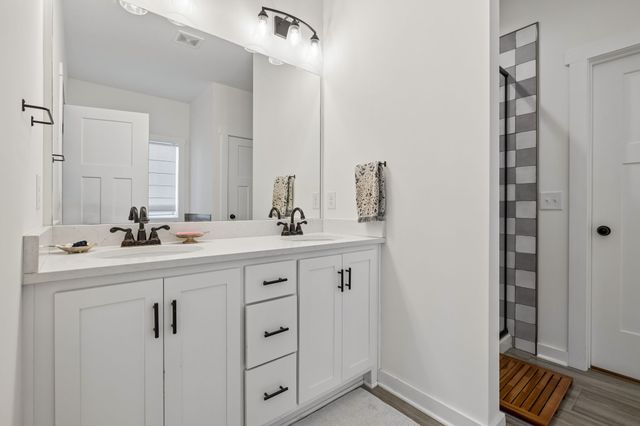 202 Finch Dr, La Vergne, TN 37086