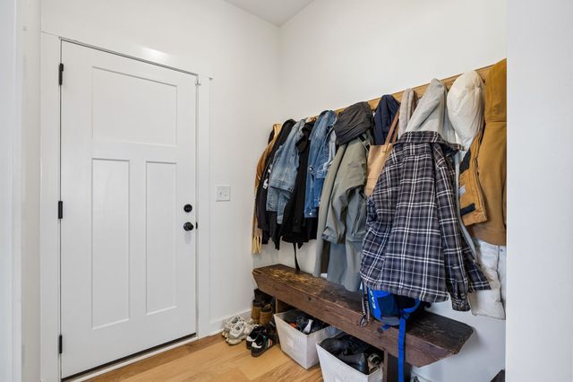 202 Finch Dr, La Vergne, TN 37086