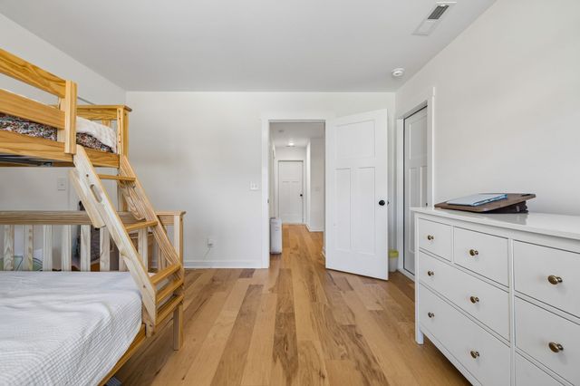 202 Finch Dr, La Vergne, TN 37086