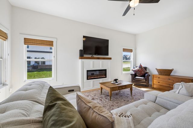 202 Finch Dr, La Vergne, TN 37086