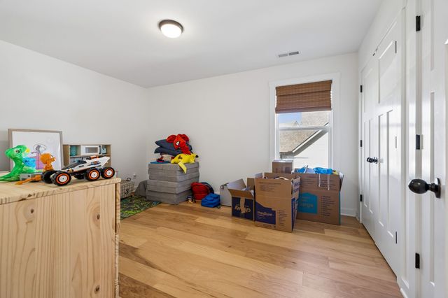 202 Finch Dr, La Vergne, TN 37086