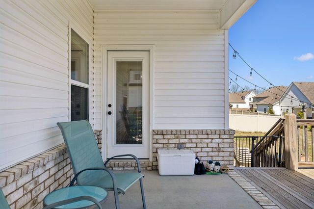 202 Finch Dr, La Vergne, TN 37086