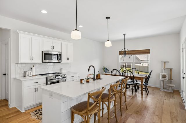 202 Finch Dr, La Vergne, TN 37086