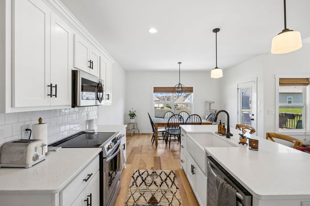 202 Finch Dr, La Vergne, TN 37086