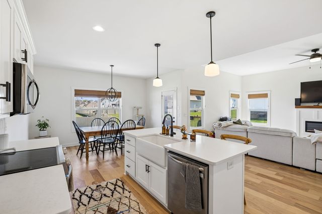 202 Finch Dr, La Vergne, TN 37086