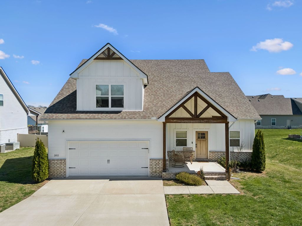 202 Finch Dr, La Vergne, TN 37086