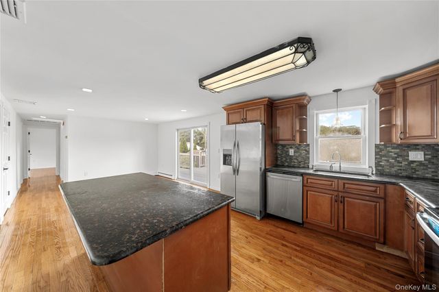 31 Concord Road, Shirley, NY 11967
