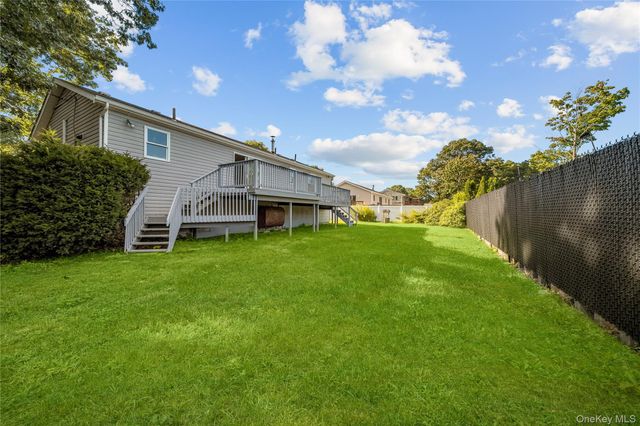 31 Concord Road, Shirley, NY 11967