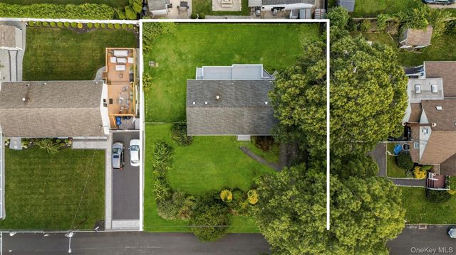 31 Concord Road, Shirley, NY 11967