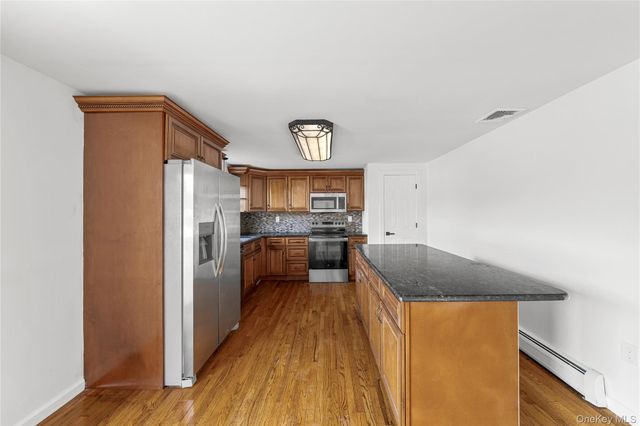 31 Concord Road, Shirley, NY 11967